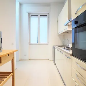 https://contempora-apartments-cavallotti-13-b31.it-lombardy.com