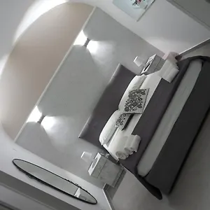  Privatunterkunft Lilly House Italien