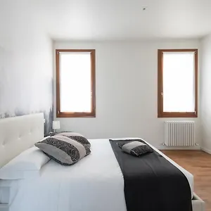  Apartment In San Marco With Canal View By Wonderful Italy Italien