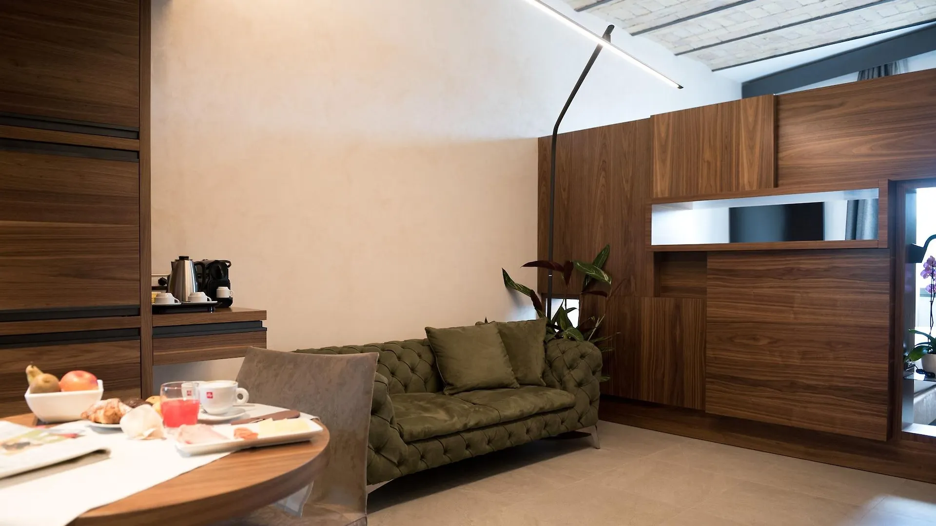 Gasometer Urban Suites Рим 5*,